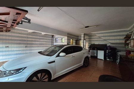Casa à venda com 352m², 4 quartos e 4 vagas Casa à venda com 352m², 4 quartos e 4 vagasGaragem