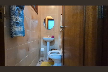 Casa à venda com 352m², 4 quartos e 4 vagas Casa à venda com 352m², 4 quartos e 4 vagasLavabo