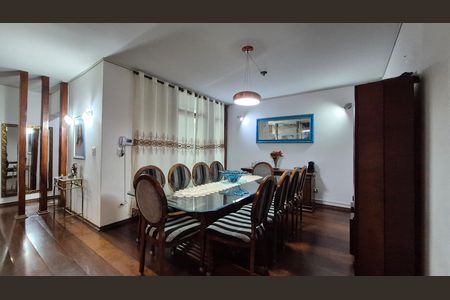 Casa à venda com 352m², 4 quartos e 4 vagas Casa à venda com 352m², 4 quartos e 4 vagasSala