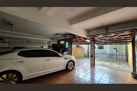 Casa à venda com 352m², 4 quartos e 4 vagas Casa à venda com 352m², 4 quartos e 4 vagasGaragem