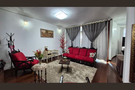 Casa à venda com 352m², 4 quartos e 4 vagas Casa à venda com 352m², 4 quartos e 4 vagasSala