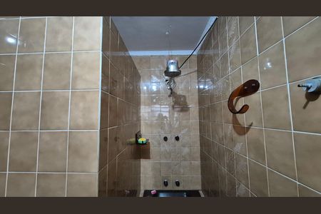 Casa à venda com 352m², 4 quartos e 4 vagas Casa à venda com 352m², 4 quartos e 4 vagasBanheiro da suíte 2
