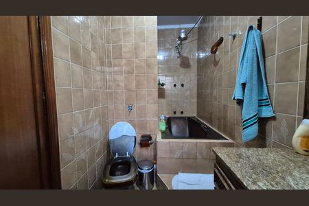 Casa à venda com 352m², 4 quartos e 4 vagas Casa à venda com 352m², 4 quartos e 4 vagasBanheiro da suíte 2