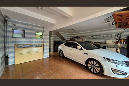 Casa à venda com 352m², 4 quartos e 4 vagas Casa à venda com 352m², 4 quartos e 4 vagasGaragem