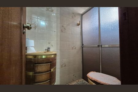 Casa à venda com 352m², 4 quartos e 4 vagas Casa à venda com 352m², 4 quartos e 4 vagasBanheiro da suíte