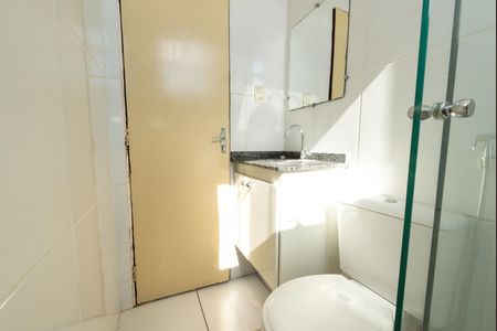 Banheiro de apartamento para alugar com 2 quartos, 53m² em Novo Eldorado, Contagem