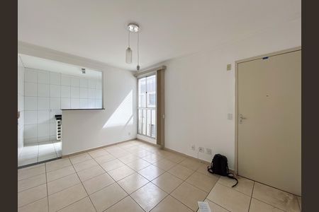 Sala de apartamento para alugar com 2 quartos, 47m² em Califórnia, Belo Horizonte