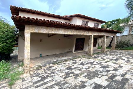Casa para alugar com 1080m², 3 quartos e 5 vagasFrente