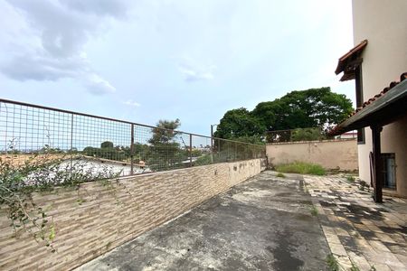 Casa para alugar com 1080m², 3 quartos e 5 vagasQuintal