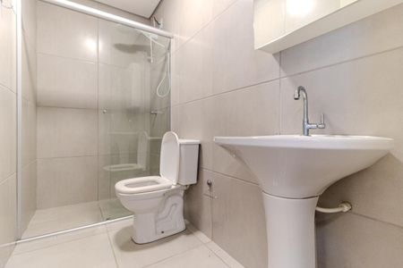 Banheiro de apartamento para alugar com 1 quarto, 33m² em República, São Paulo