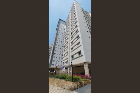 Apartamento à venda com 60m², 2 quartos e 1 vaga Apartamento à venda com 60m², 2 quartos e 1 vagaFachada