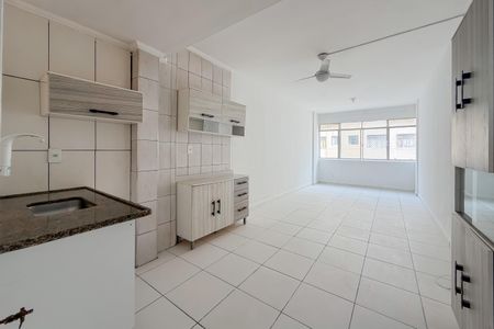 Quarto e Sala de kitnet/studio à venda com 1 quarto, 32m² em Liberdade, São Paulo