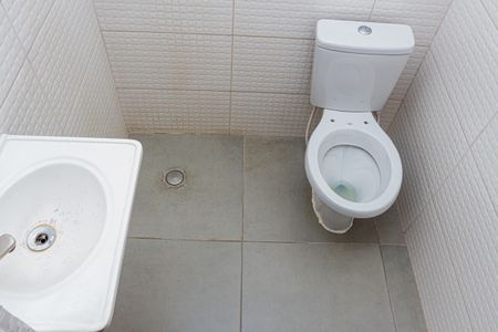 Banheiro Social de kitnet/studio para alugar com 1 quarto, 42m² em Jardim Ernestina, São Paulo