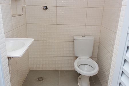 Banheiro Social de kitnet/studio para alugar com 1 quarto, 42m² em Jardim Ernestina, São Paulo