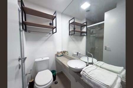 Studio para alugar com 24m², 1 quarto e 1 vaga Studio para alugar com 24m², 1 quarto e 1 vagaBanheiro