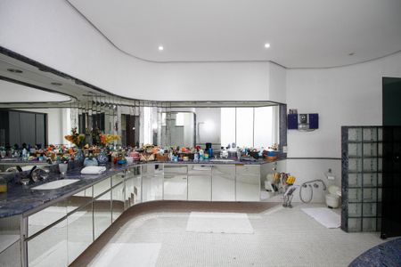 Casa à venda com 800m², 4 quartos e 10 vagasBanheiro da Suíte 1