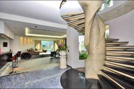 Casa à venda com 800m², 4 quartos e 10 vagasCorredor