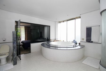 Casa à venda com 800m², 4 quartos e 10 vagasBanheiro da Suíte 1