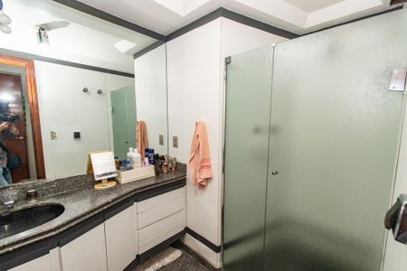 Apartamento à venda com 220m², 4 quartos e 3 vagasBanheiro da suíte 3