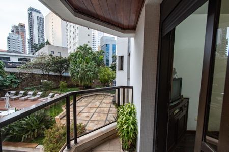 Apartamento à venda com 220m², 4 quartos e 3 vagasVaranda da suíte 1