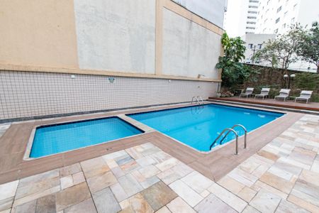 Apartamento à venda com 220m², 4 quartos e 3 vagasPiscina