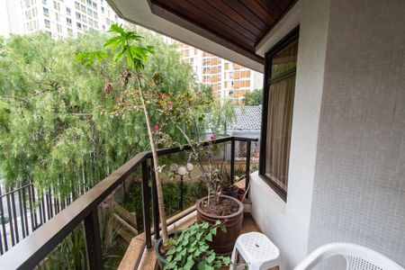 Apartamento à venda com 220m², 4 quartos e 3 vagasVaranda da sala