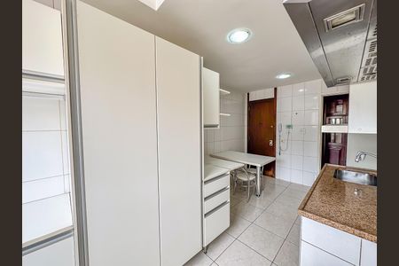Apartamento para alugar com 164m², 2 quartos e 3 vagasCozinha