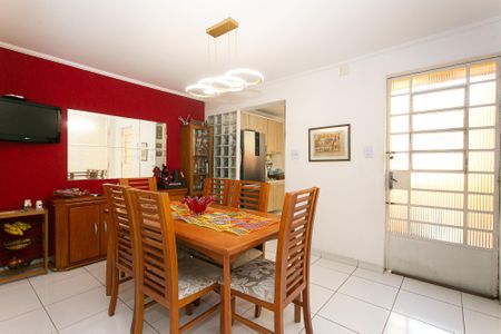 Casa à venda com 154m², 3 quartos e 2 vagas Casa à venda com 154m², 3 quartos e 2 vagasSala de Jantar