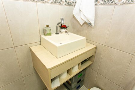 Casa à venda com 154m², 3 quartos e 2 vagas Casa à venda com 154m², 3 quartos e 2 vagasBanheiro 2