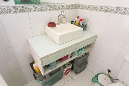 Casa à venda com 154m², 3 quartos e 2 vagas Casa à venda com 154m², 3 quartos e 2 vagasBanheiro 1
