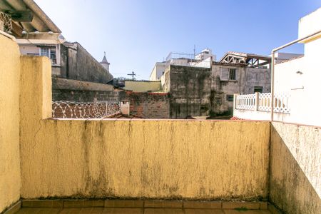 Casa à venda com 154m², 3 quartos e 2 vagas Casa à venda com 154m², 3 quartos e 2 vagasVaranda