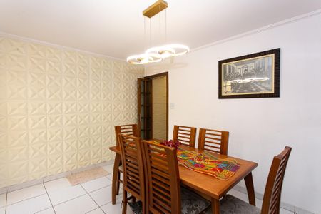 Casa à venda com 154m², 3 quartos e 2 vagas Casa à venda com 154m², 3 quartos e 2 vagasSala de Jantar