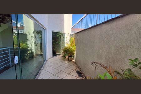 Casa à venda com 417m², 3 quartos e 6 vagasJardim de inverno 