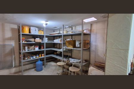 Casa à venda com 417m², 3 quartos e 6 vagasDepósito 