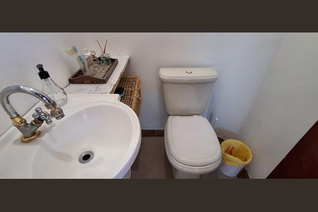 Casa à venda com 417m², 3 quartos e 6 vagasBanheiro Social 