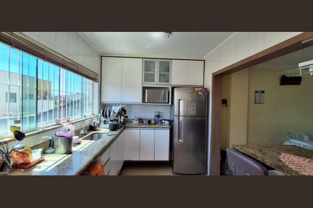 Casa à venda com 417m², 3 quartos e 6 vagasCozinha 