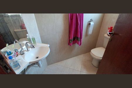 Casa à venda com 417m², 3 quartos e 6 vagasBanheiro Suíte 2