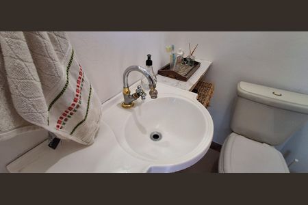 Casa à venda com 417m², 3 quartos e 6 vagasBanheiro Social 