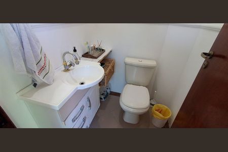 Casa à venda com 417m², 3 quartos e 6 vagasBanheiro Social 