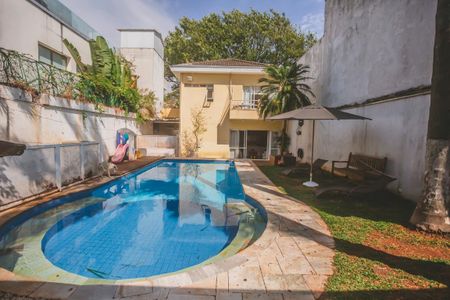 Casa à venda com 250m², 3 quartos e 4 vagas Casa à venda com 250m², 3 quartos e 4 vagasÁrea Externa