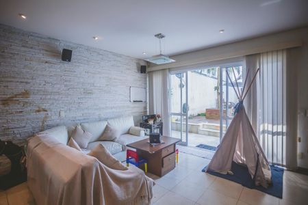 Sala de casa à venda com 3 quartos, 250m² em Planalto Paulista, São Paulo