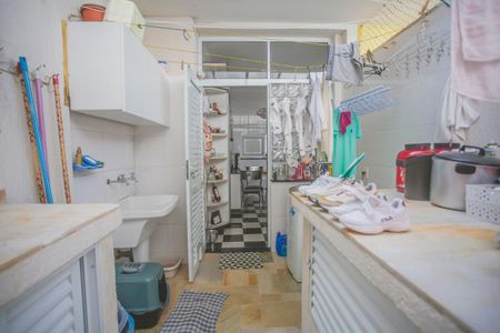 Casa à venda com 250m², 3 quartos e 4 vagas Casa à venda com 250m², 3 quartos e 4 vagasÁrea de Serviço