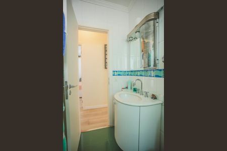 Casa à venda com 250m², 3 quartos e 4 vagas Casa à venda com 250m², 3 quartos e 4 vagasBanheiro Social