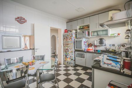 Casa à venda com 250m², 3 quartos e 4 vagas Casa à venda com 250m², 3 quartos e 4 vagasCozinha