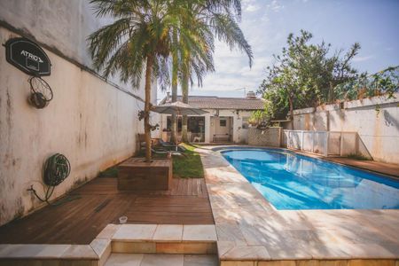 Casa à venda com 250m², 3 quartos e 4 vagas Casa à venda com 250m², 3 quartos e 4 vagasÁrea Externa