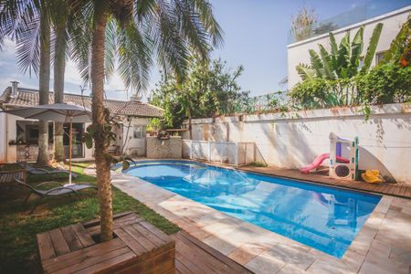 Casa à venda com 250m², 3 quartos e 4 vagas Casa à venda com 250m², 3 quartos e 4 vagasÁrea Externa