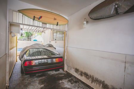 Casa à venda com 250m², 3 quartos e 4 vagas Casa à venda com 250m², 3 quartos e 4 vagasGaragem