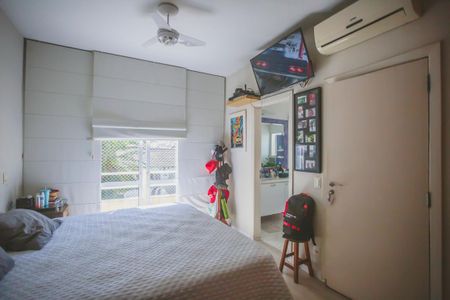 Casa à venda com 250m², 3 quartos e 4 vagas Casa à venda com 250m², 3 quartos e 4 vagasSuíte