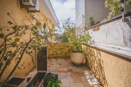 Casa à venda com 250m², 3 quartos e 4 vagas Casa à venda com 250m², 3 quartos e 4 vagasVaranda do Quarto 2