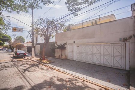 Casa à venda com 250m², 3 quartos e 4 vagas Casa à venda com 250m², 3 quartos e 4 vagasFachada